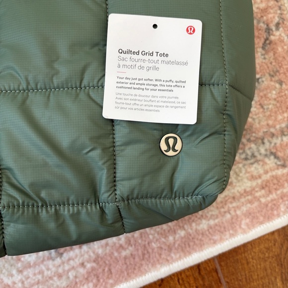 Lululemon Green (Eucalyptus) Quilted 12L Tote Bag - Picture 7 of 8